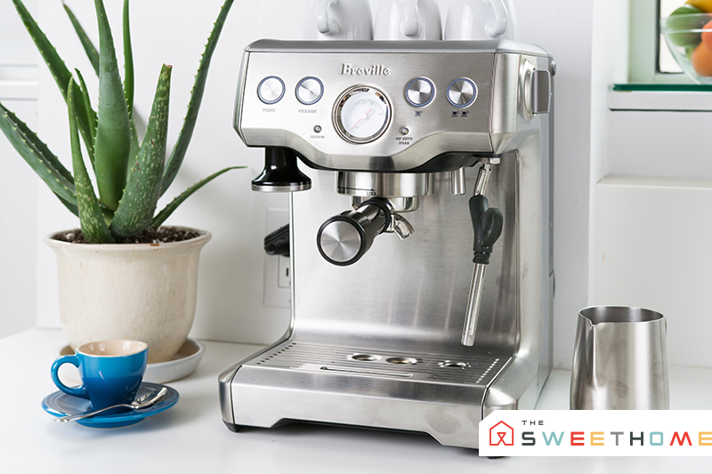 Illustration for article titled Pull Your Fix: The Best Espresso Machine and Accessories for Beginners